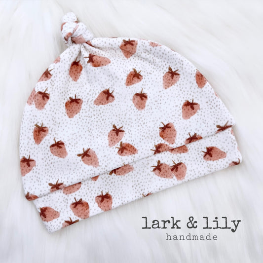 0-3m Strawberry Knot Beanie